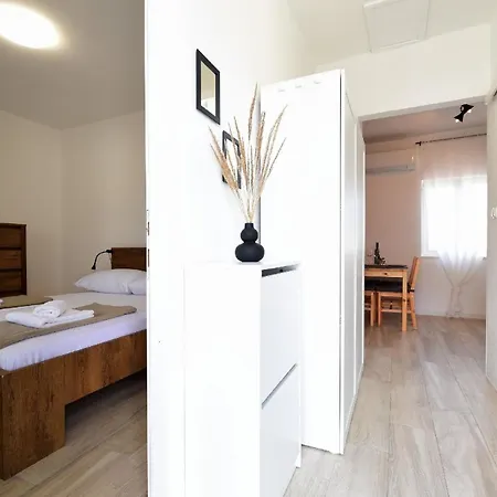 Apartment Fuer 2 Personen 1 Kind Ca 40 Qm In Bei Zadar, Dalmatien Norddalmatien Ljubac (Zadar)