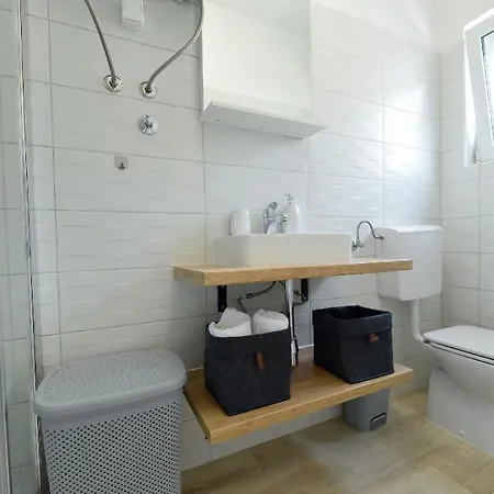 Fuer 2 Personen 1 Kind Ca 40 Qm In Bei Zadar, Dalmatien Norddalmatien Apartment *
