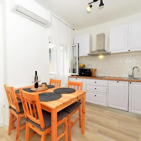 Fuer 2 Personen 1 Kind Ca 40 Qm In Bei Zadar, Dalmatien Norddalmatien Apartment *